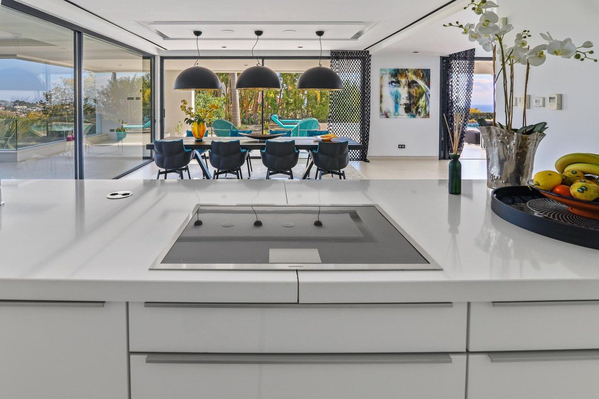 6 Bed Detached Villa in Los Flamingos