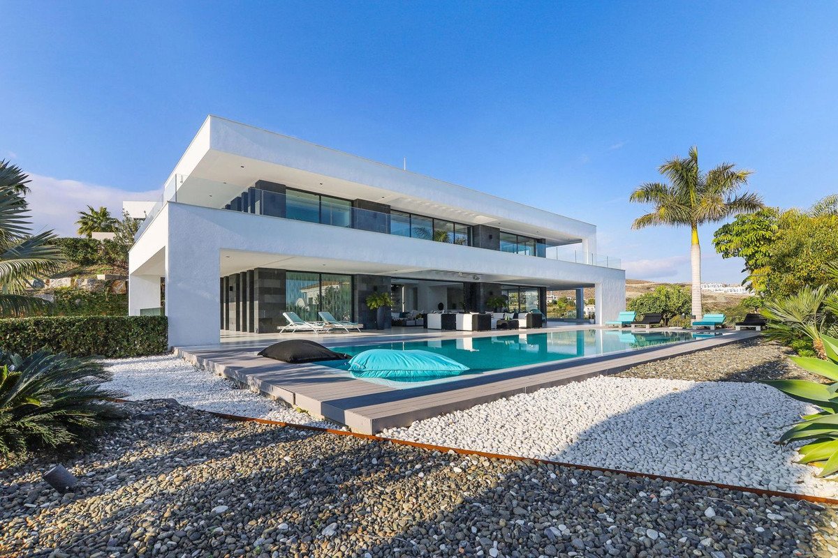 6 Bed Detached Villa in Los Flamingos