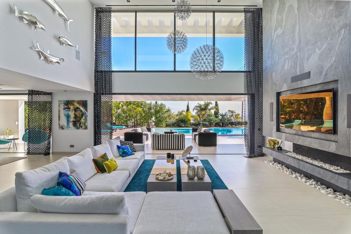 6 Bed Detached Villa in Los Flamingos