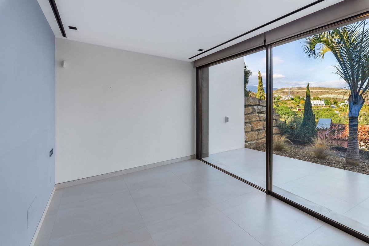 6 Bed Detached Villa in Los Flamingos
