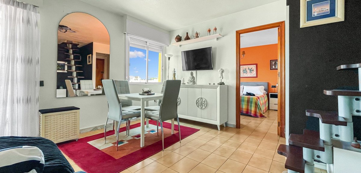 2 Bed Middle Floor Apartment in Mar Azul