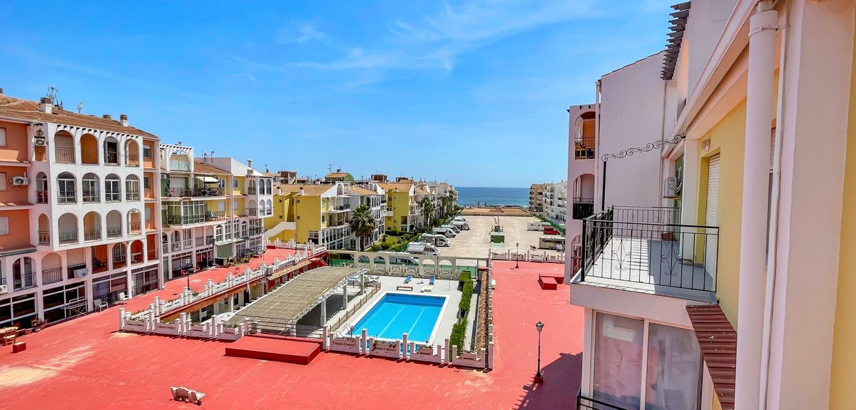 2 Bed Middle Floor Apartment in Mar Azul