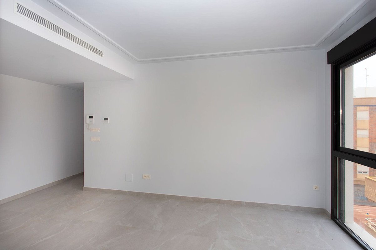 2 Bed Middle Floor Apartment in Torrevieja