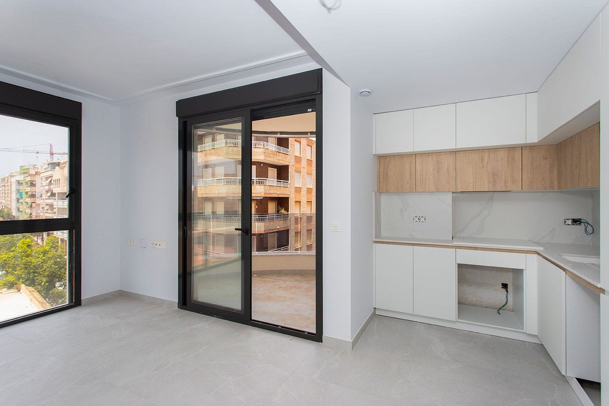 2 Bed Middle Floor Apartment in Torrevieja