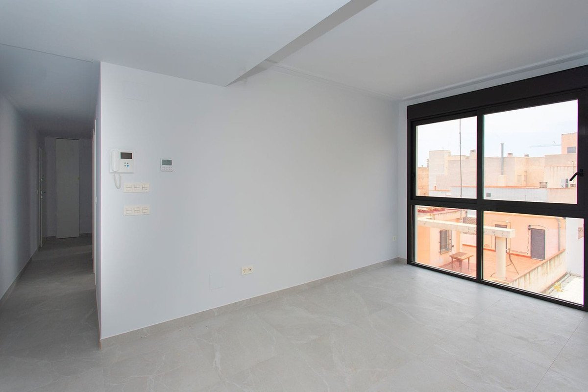 2 Bed Middle Floor Apartment in Torrevieja