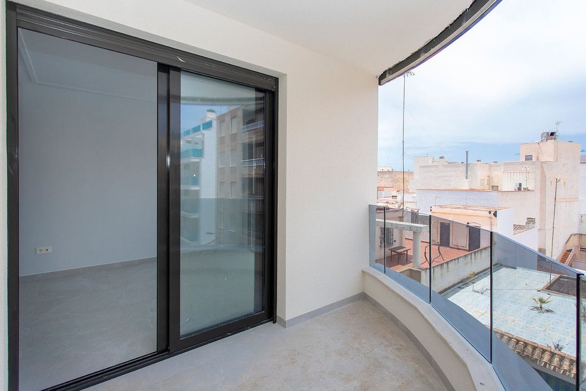 2 Bed Middle Floor Apartment in Torrevieja