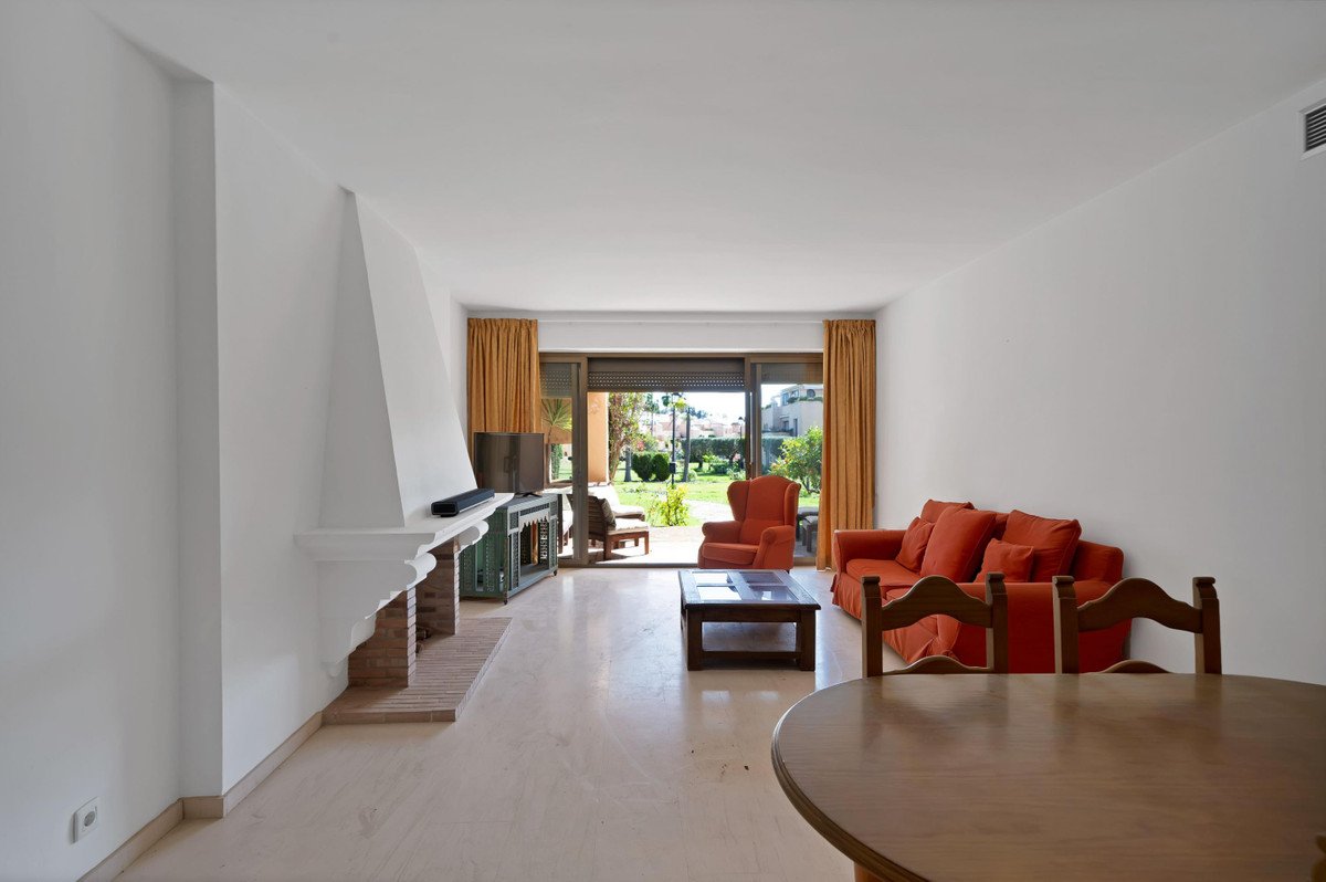 2 Bed Ground Floor Apartment in Estepona