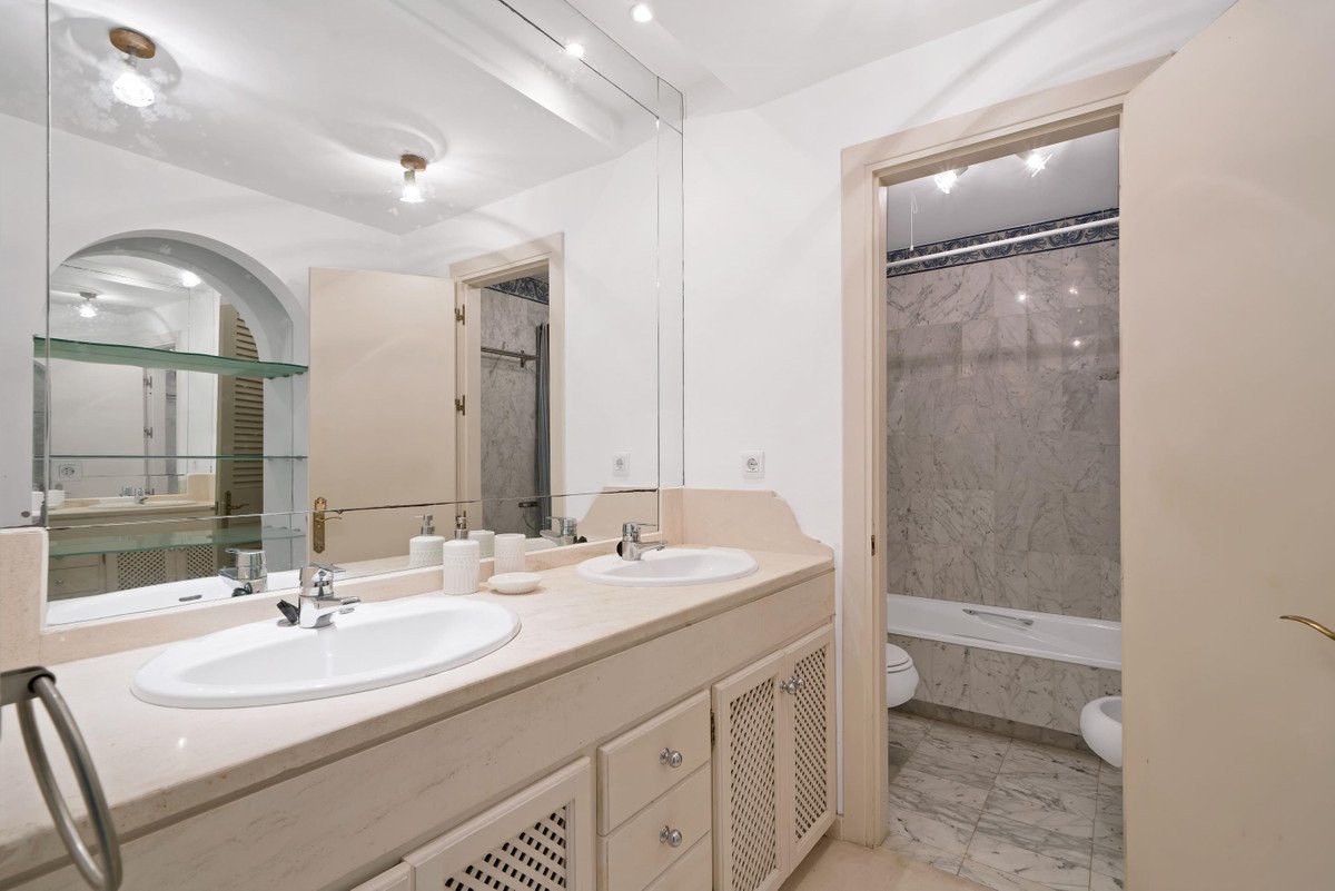 2 Bed Ground Floor Apartment in Estepona