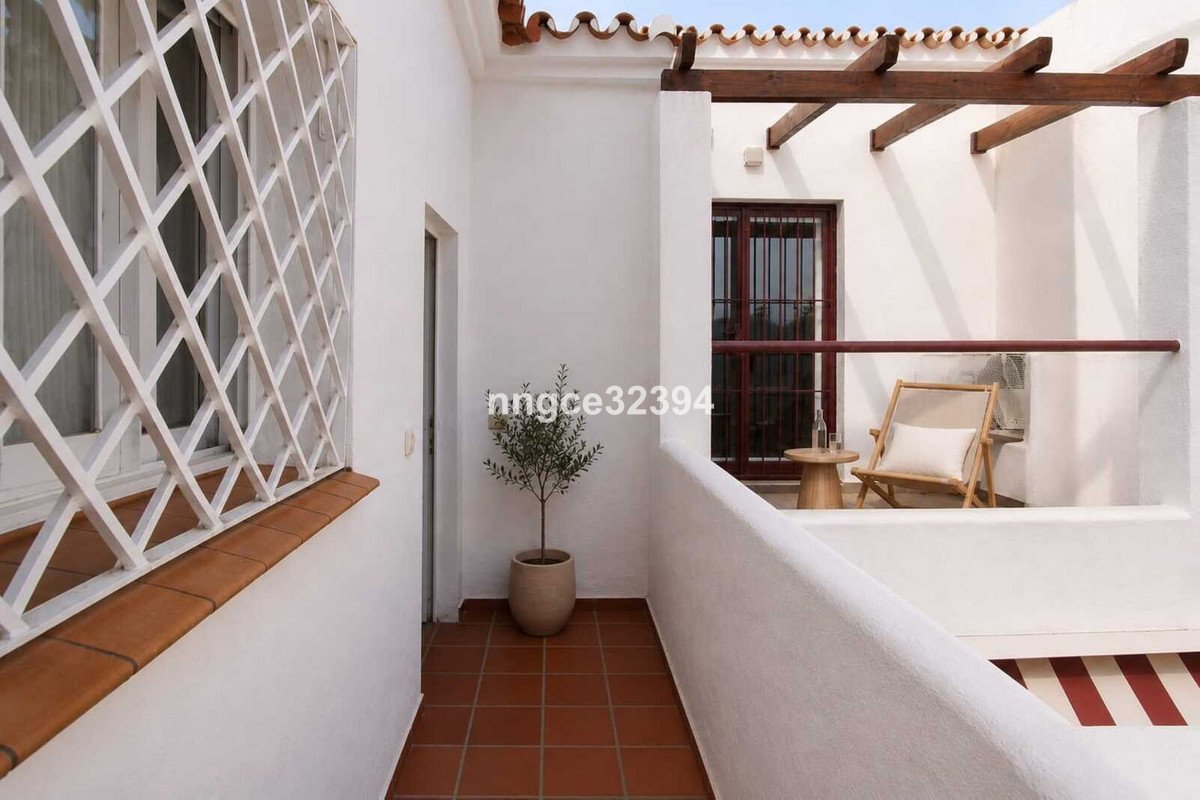 3 Bed Penthouse Duplex in New Golden Mile