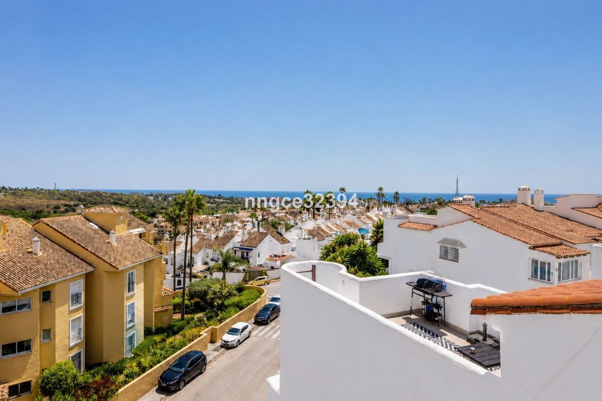 3 Bed Penthouse Duplex in New Golden Mile