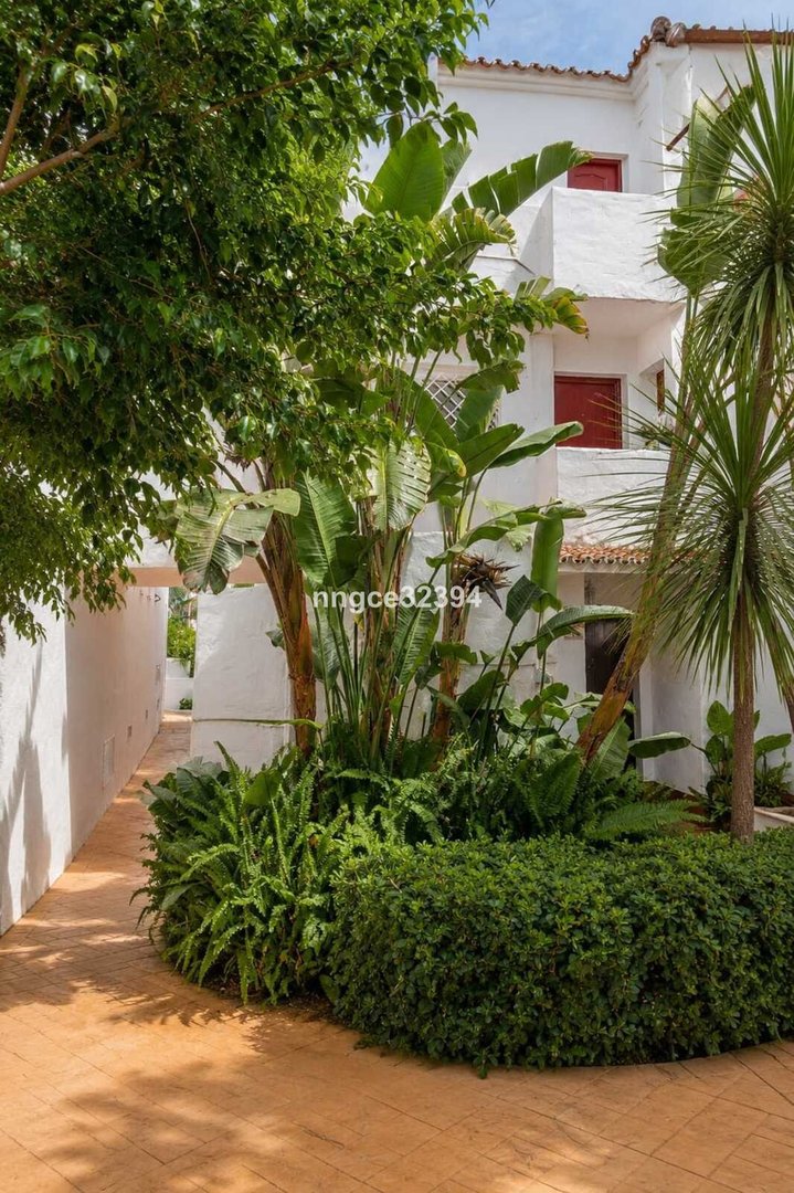 3 Bed Penthouse Duplex in New Golden Mile