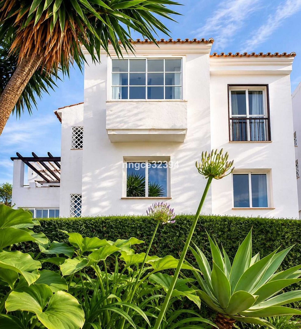 3 Bed Penthouse Duplex in New Golden Mile