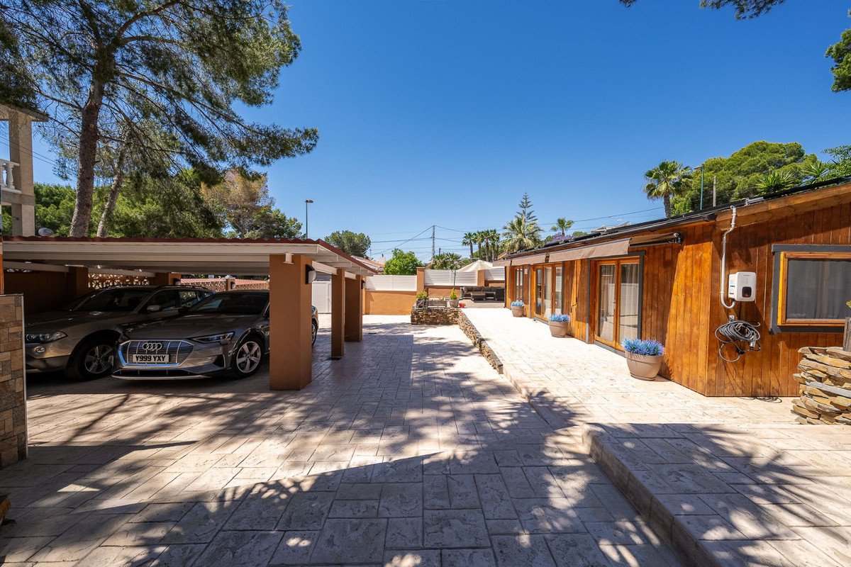 5 Bed Detached Villa in Pilar de la Horadada