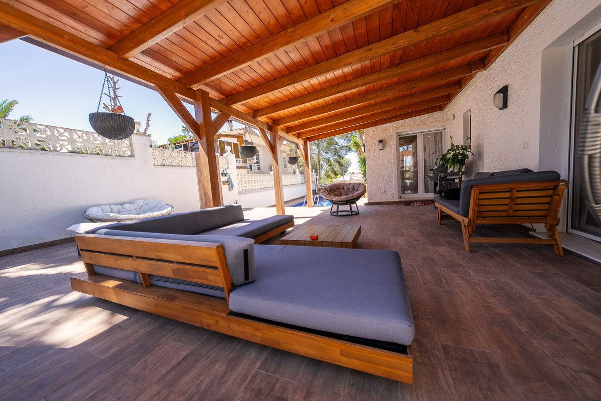 5 Bed Detached Villa in Pilar de la Horadada