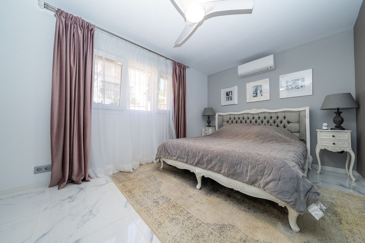 5 Bed Detached Villa in Pilar de la Horadada