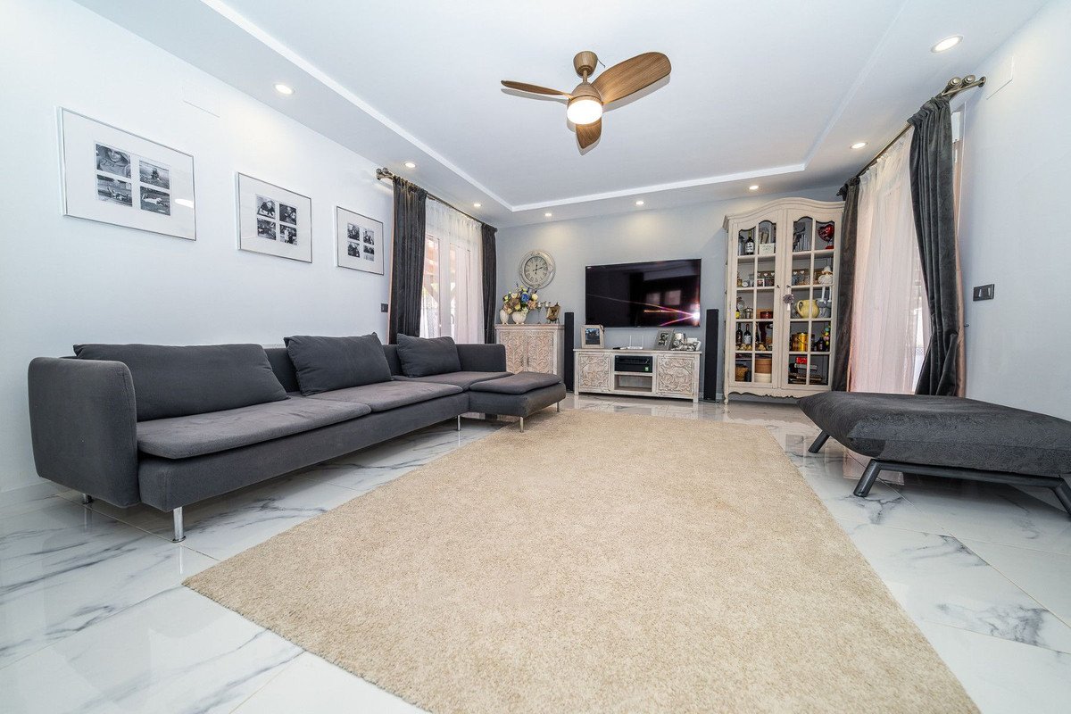 5 Bed Detached Villa in Pilar de la Horadada