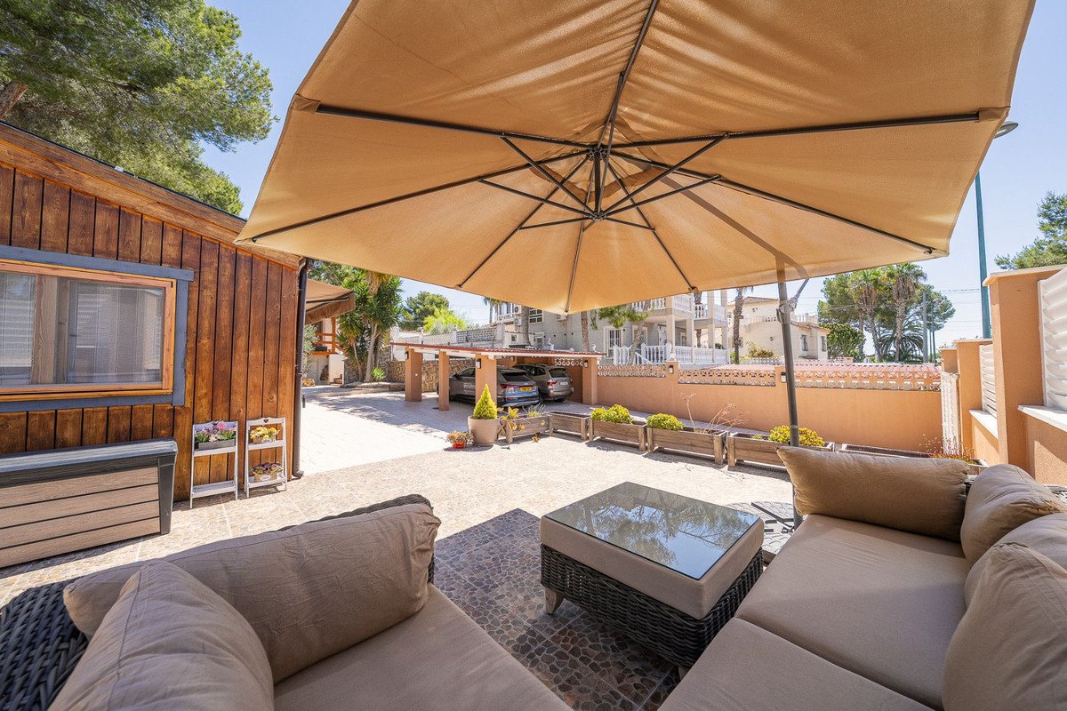 5 Bed Detached Villa in Pilar de la Horadada