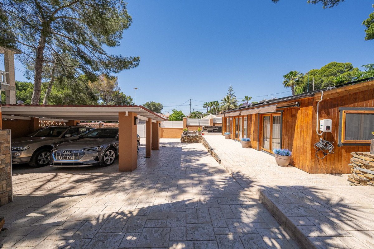 5 Bed Detached Villa in Pilar de la Horadada