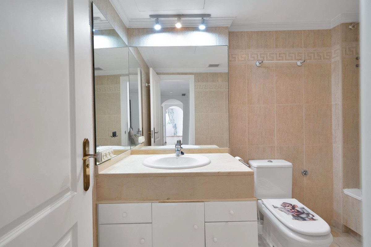 3 Bed Middle Floor Apartment in Marbella
