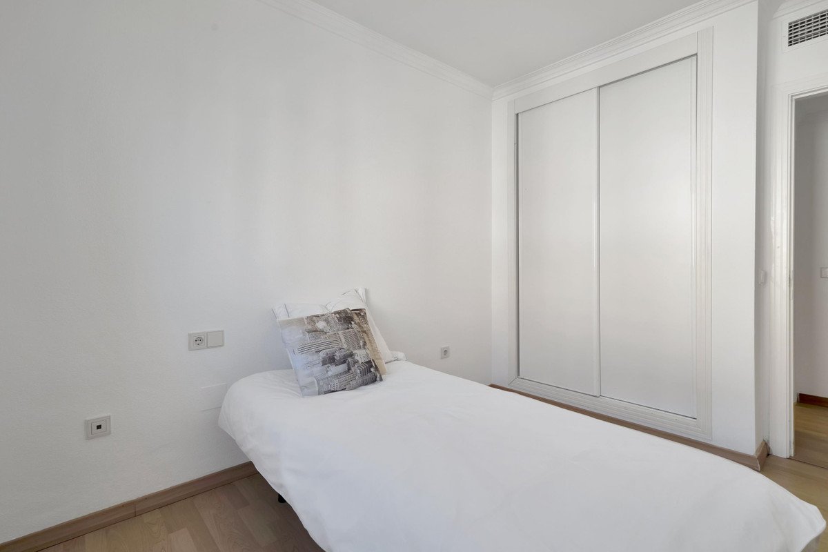 3 Bed Middle Floor Apartment in Marbella