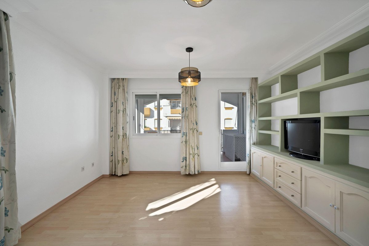 3 Bed Middle Floor Apartment in Marbella