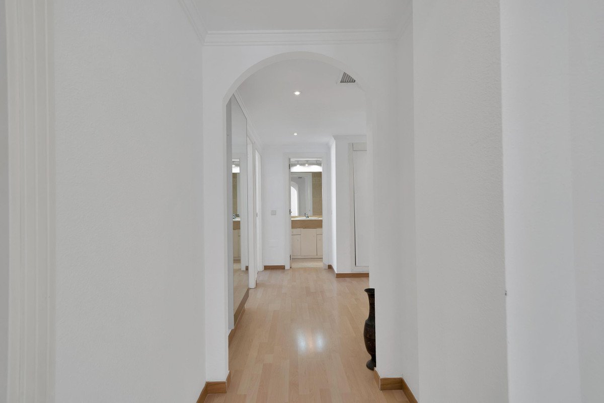 3 Bed Middle Floor Apartment in Marbella