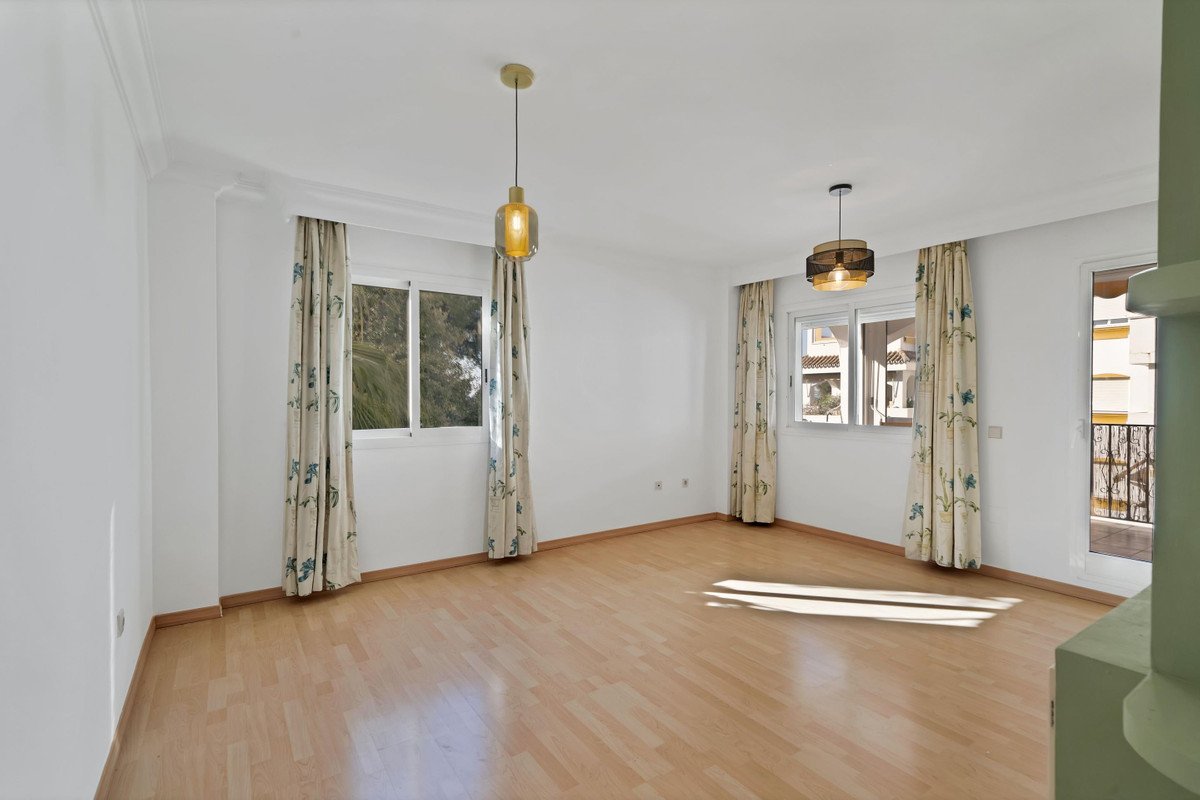 3 Bed Middle Floor Apartment in Marbella