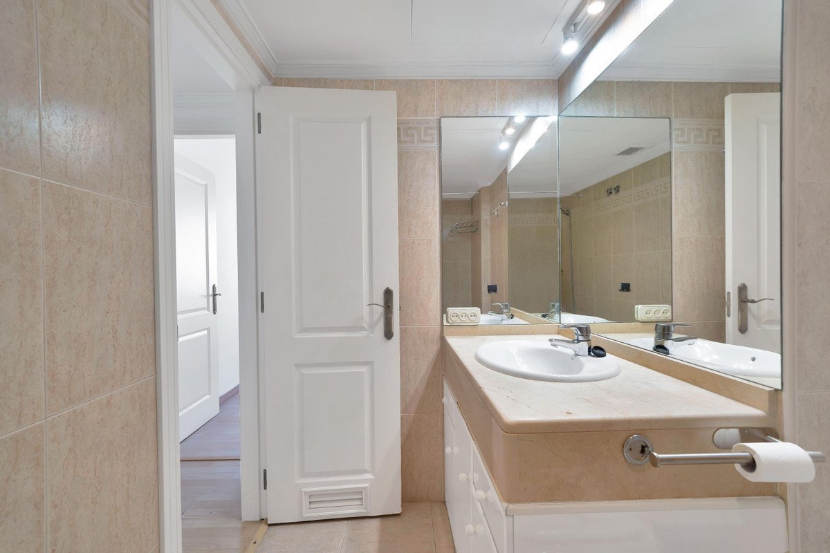 3 Bed Middle Floor Apartment in Marbella