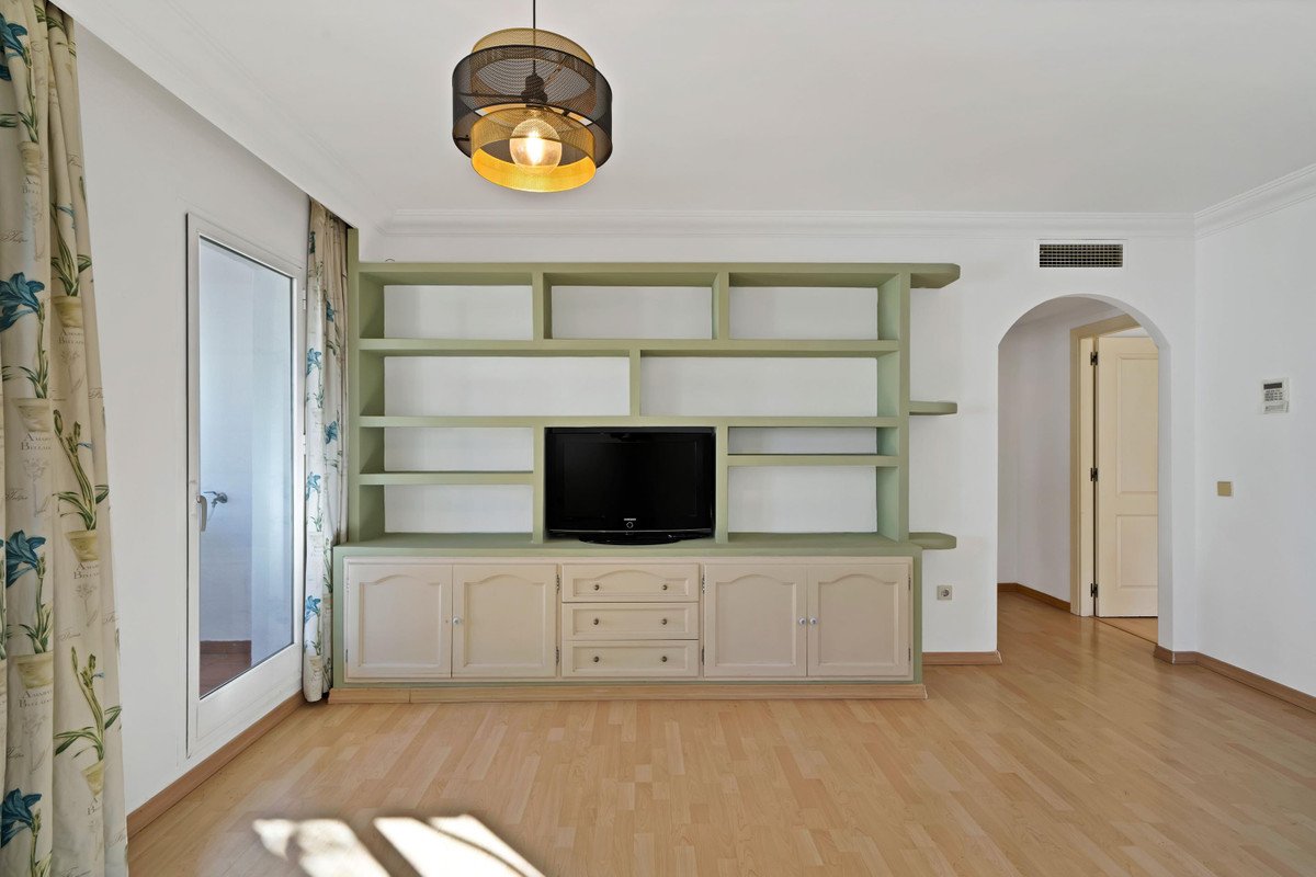 3 Bed Middle Floor Apartment in Marbella