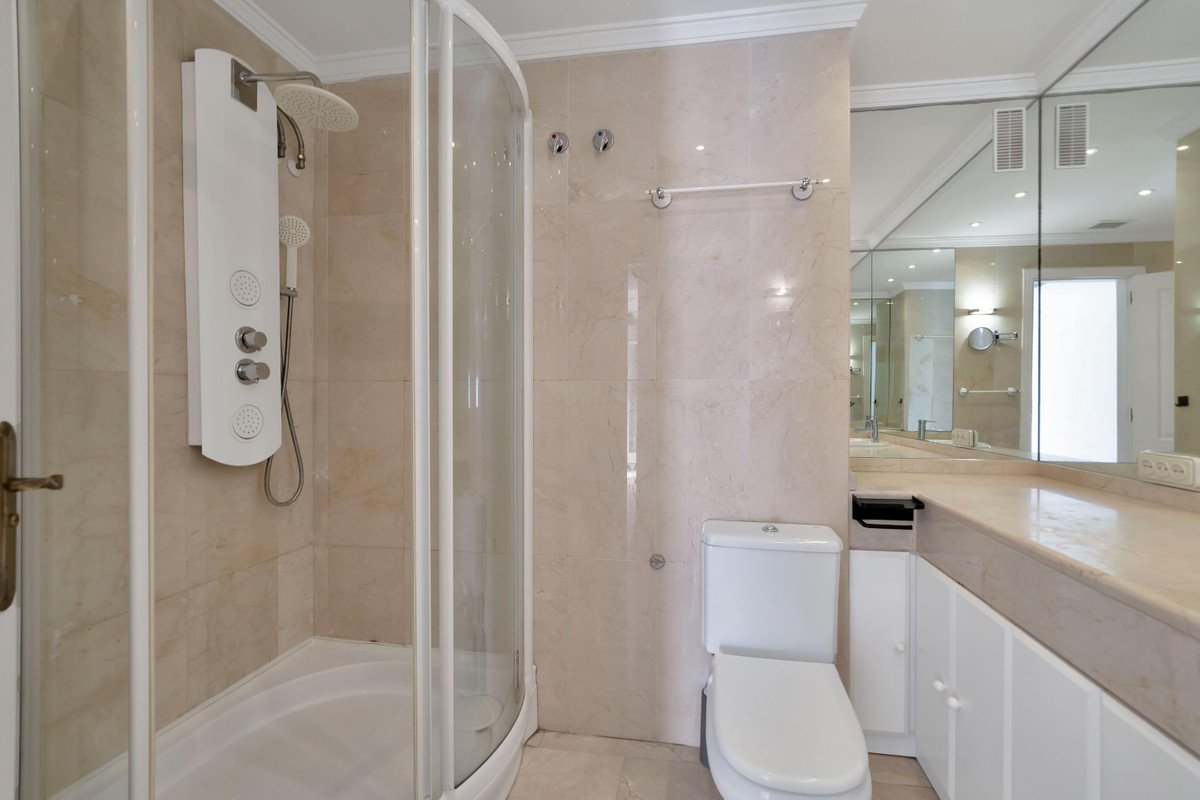 3 Bed Middle Floor Apartment in Marbella