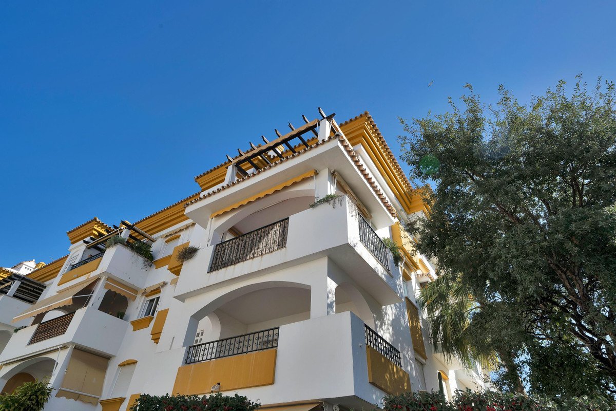 3 Bed Middle Floor Apartment in Marbella
