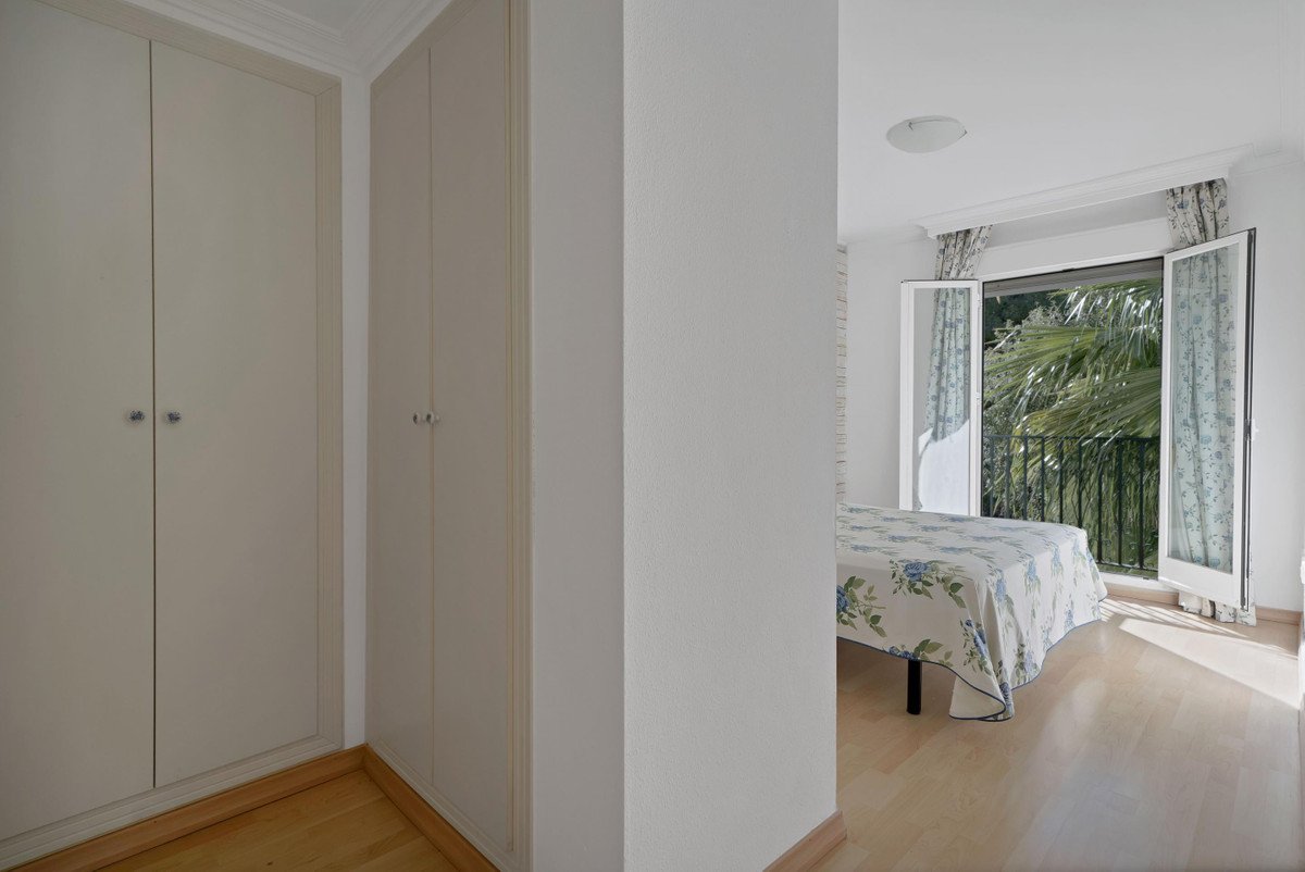 3 Bed Middle Floor Apartment in Marbella