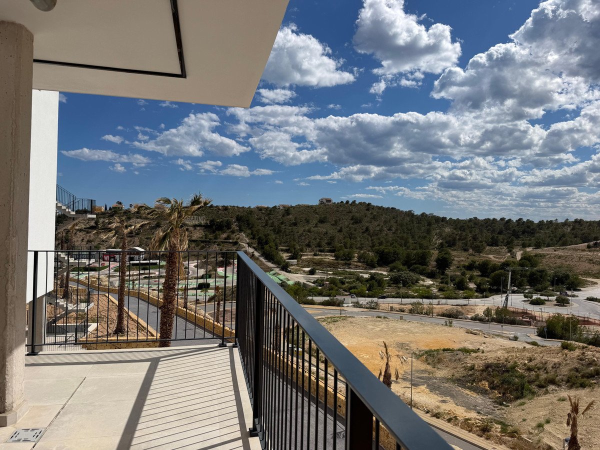 2 Bed Middle Floor Apartment in Finestrat