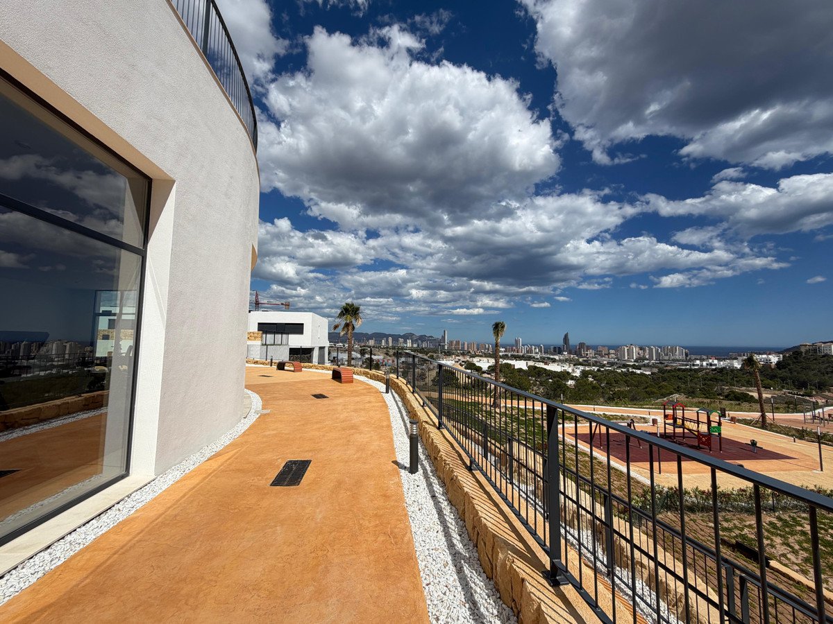 2 Bed Middle Floor Apartment in Finestrat