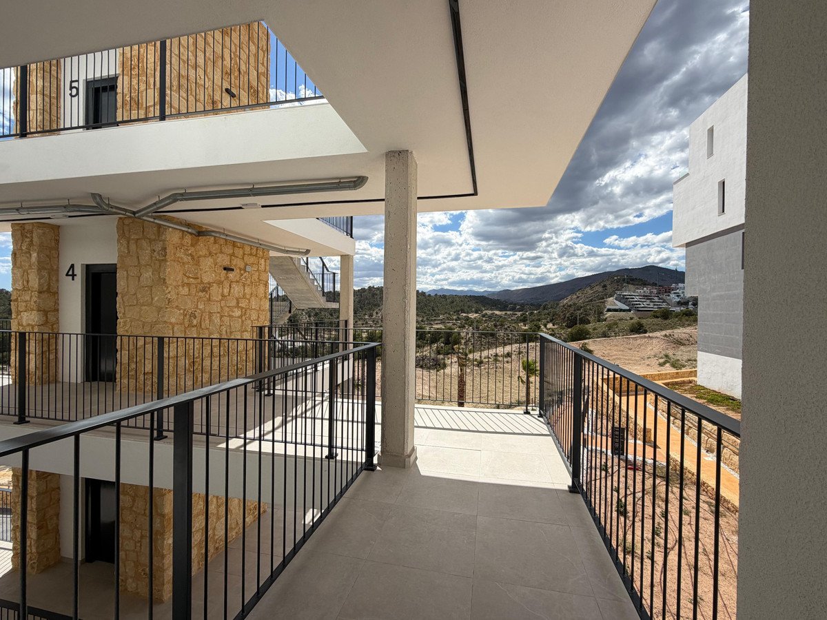 2 Bed Middle Floor Apartment in Finestrat