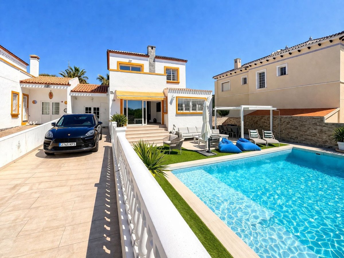 3 Bed Detached Villa in Los Dolses