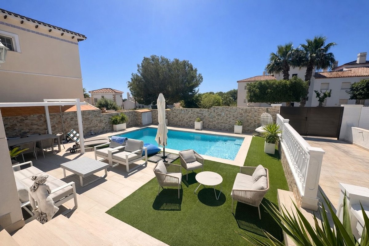 3 Bed Detached Villa in Los Dolses