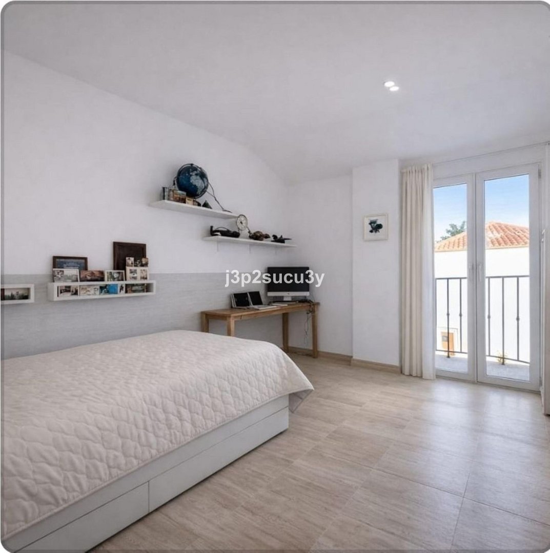 4 Bed Detached Villa in Selwo