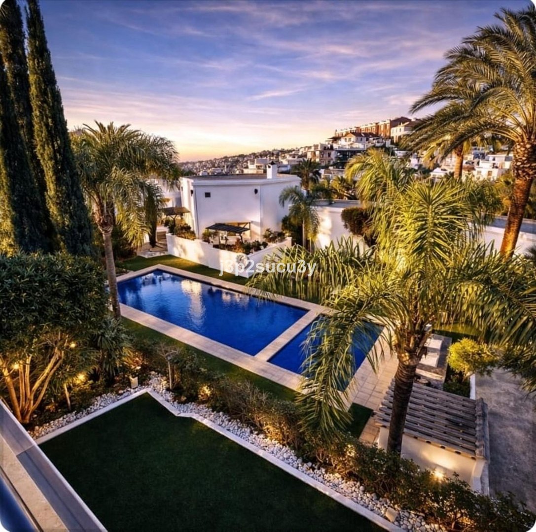 4 Bed Detached Villa in Selwo