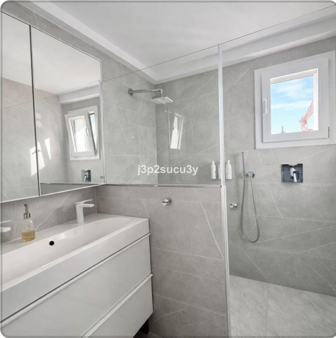 4 Bed Detached Villa in Selwo