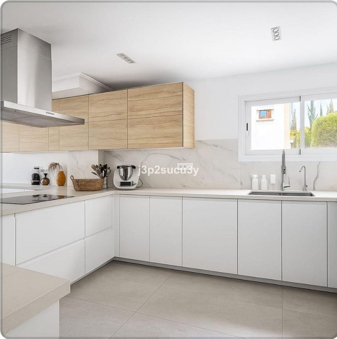 4 Bed Detached Villa in Selwo