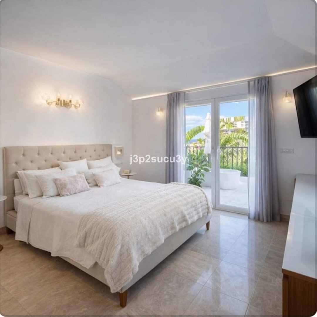 4 Bed Detached Villa in Selwo