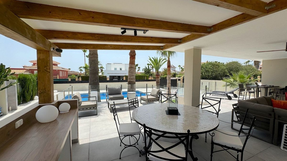4 Bed Detached Villa in L'Alfás del Pi