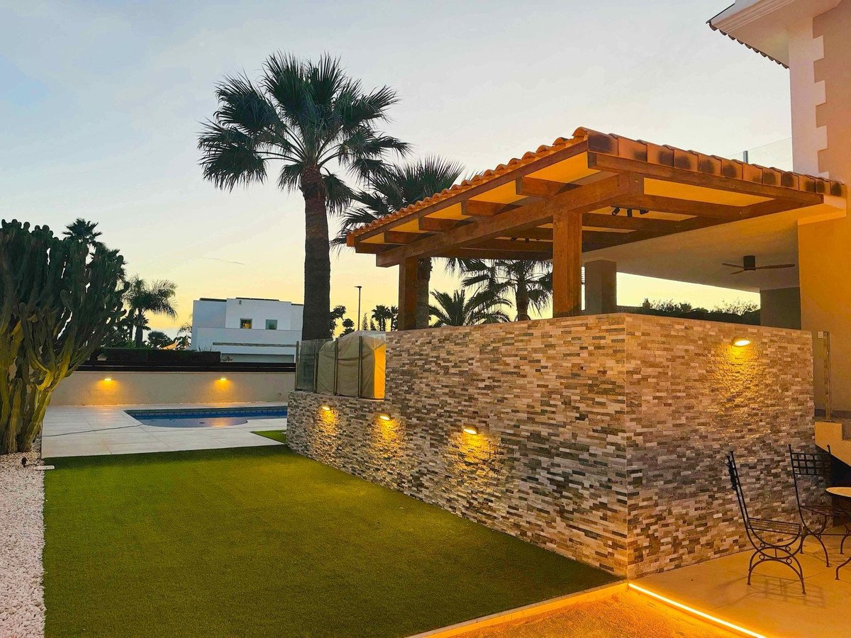 4 Bed Detached Villa in L'Alfás del Pi