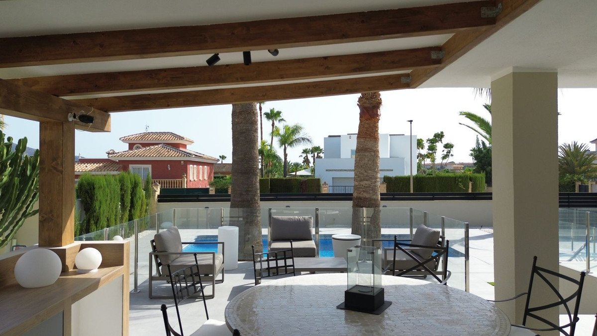 4 Bed Detached Villa in L'Alfás del Pi