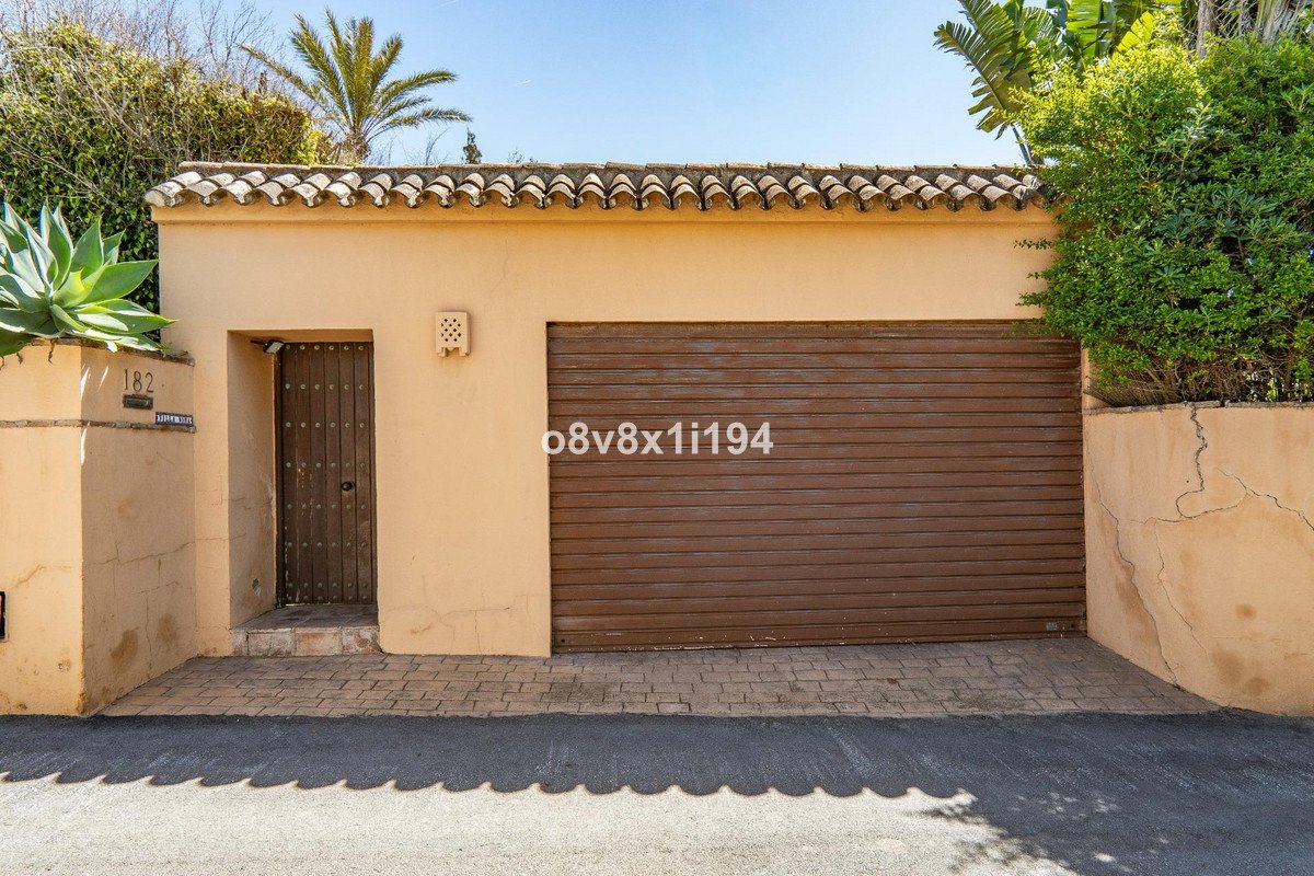 2 Bed Detached Villa in Marbella