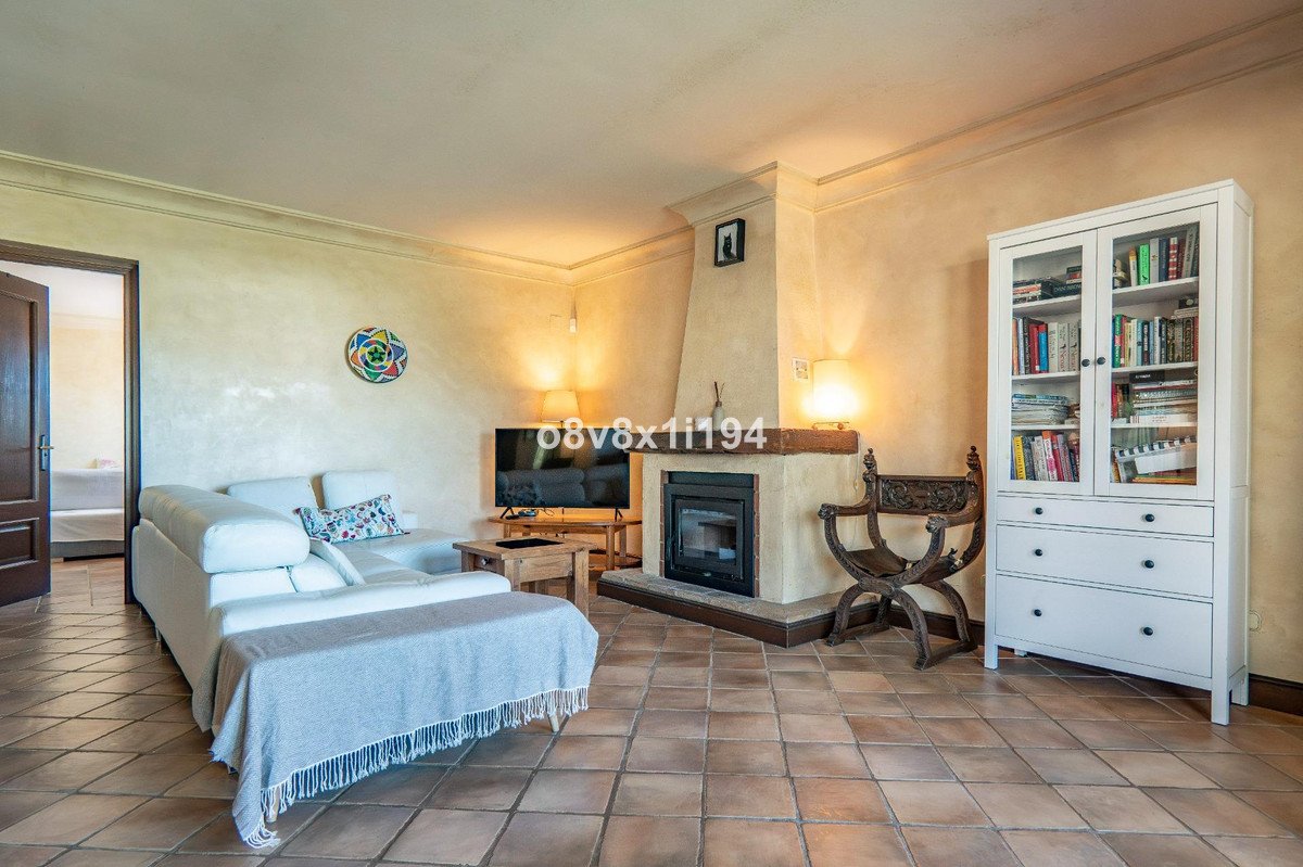 2 Bed Detached Villa in Marbella