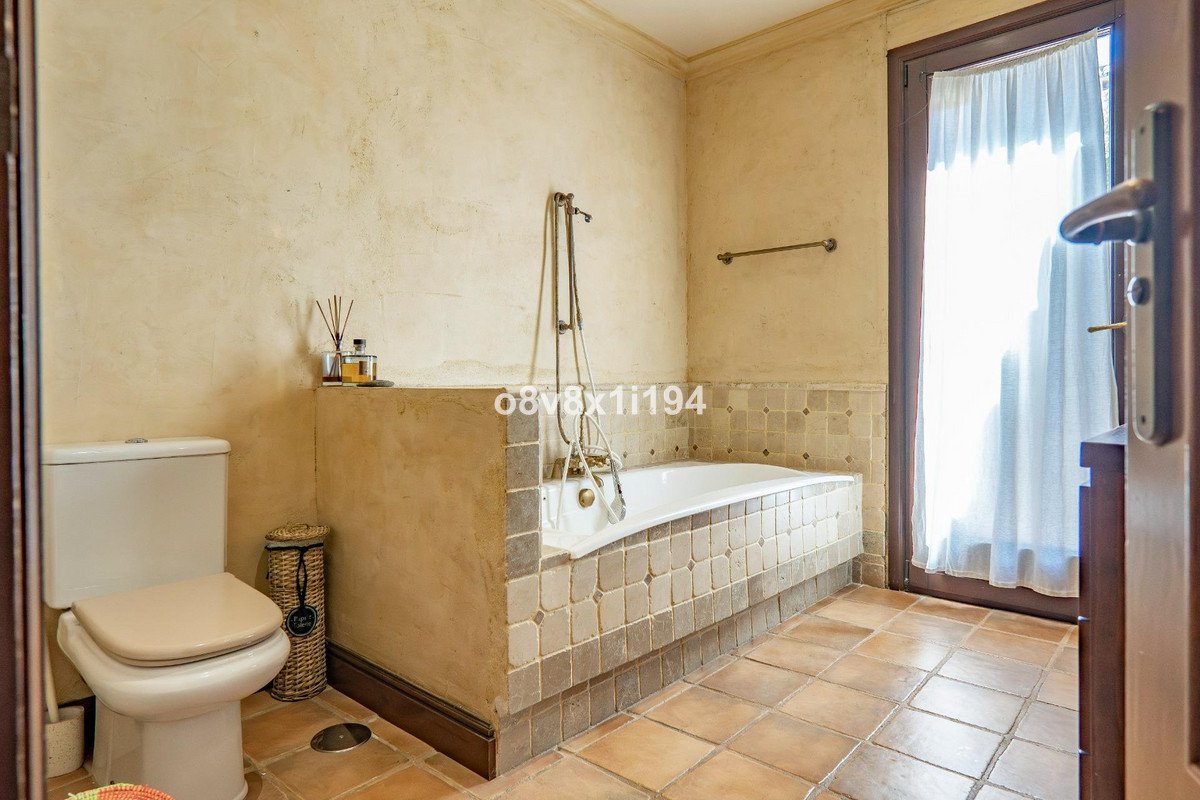 2 Bed Detached Villa in Marbella
