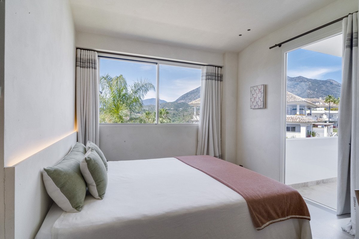 5 Bed Penthouse Duplex in The Golden Mile
