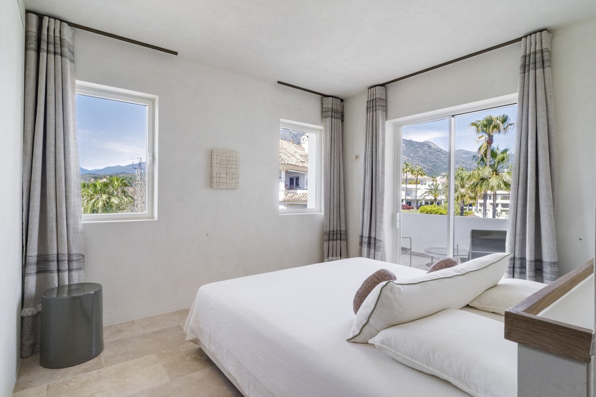 5 Bed Penthouse Duplex in The Golden Mile